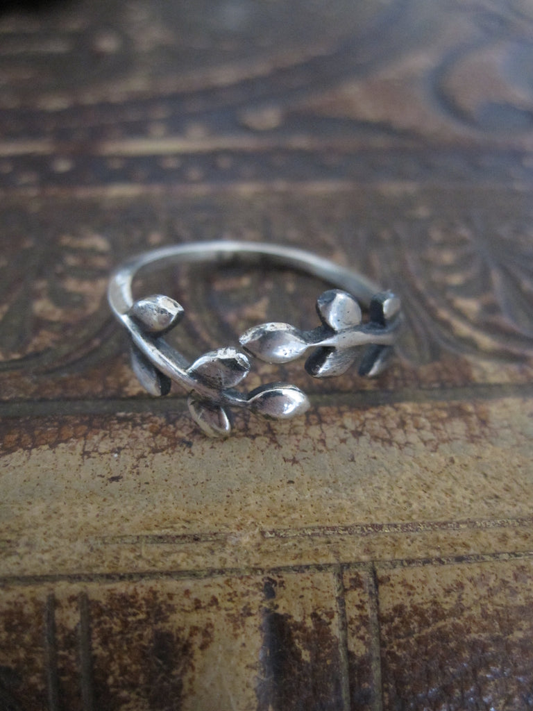 925 Silver Oxidised leafy Ring