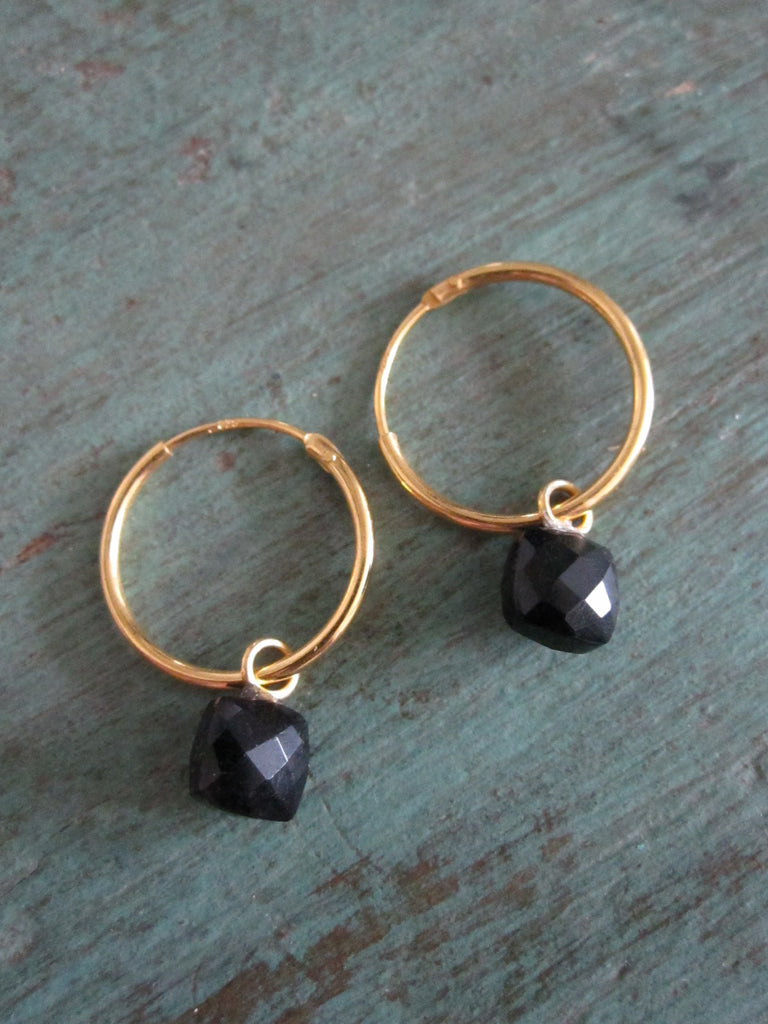 Small Black onyx hoop earrings - Gold
