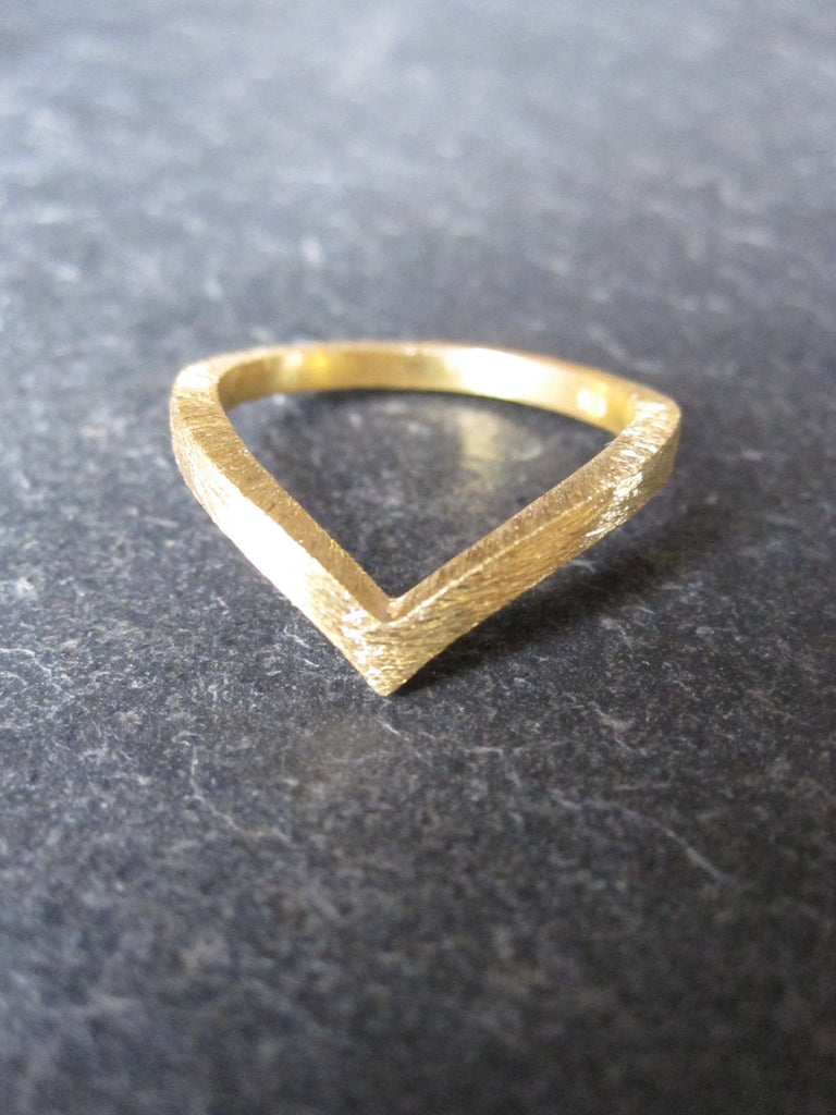 Chevron ring - brushed gold plated