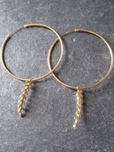 Leafy hoop earrings - gold