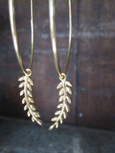 Leafy hoop earrings - gold