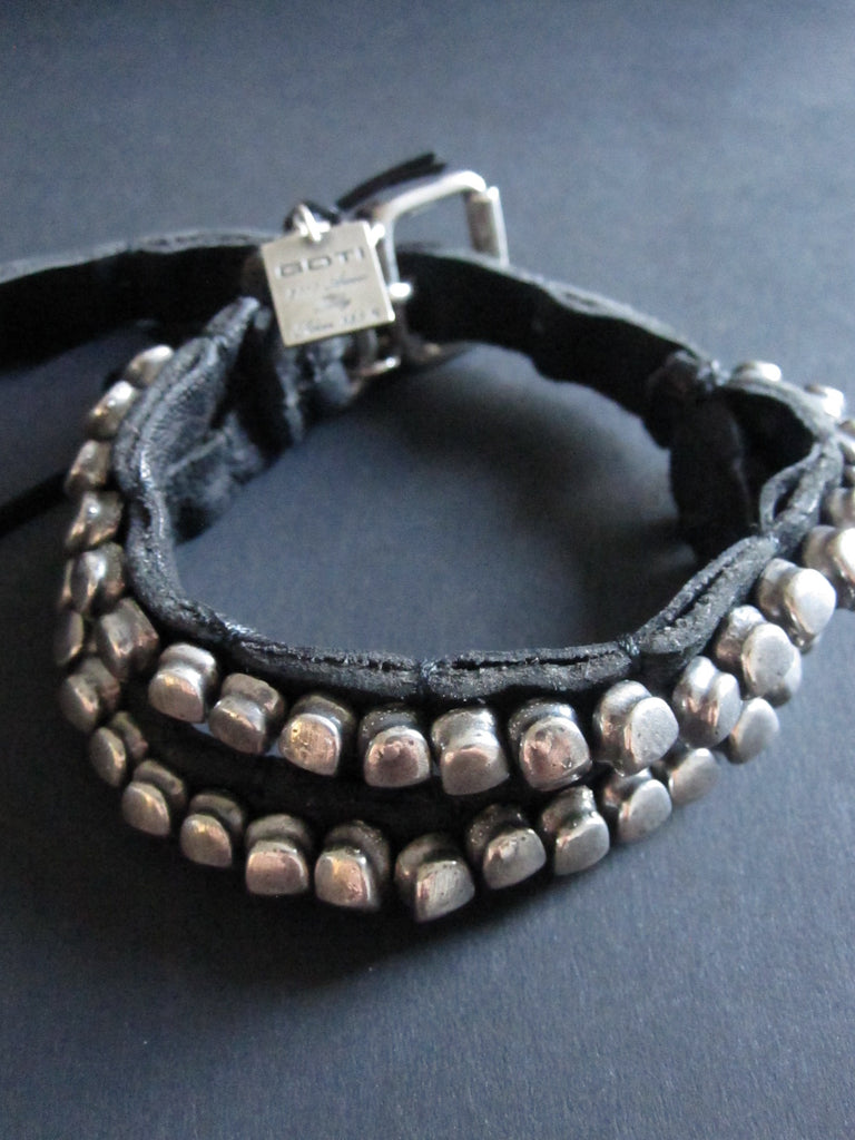 Goti leather bracelet with 925 Silver nuggets BR116