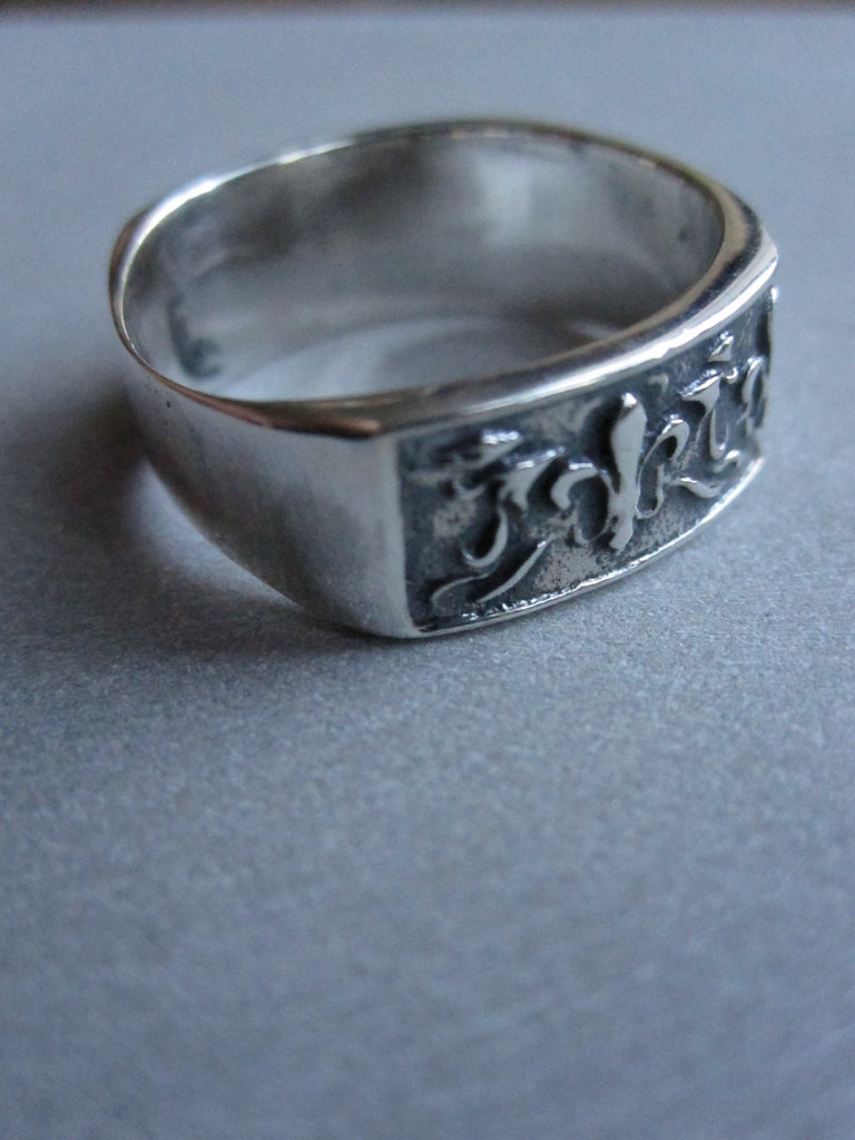 Fleur de lis ring