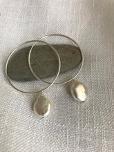 Pearl hoop earrings - med
