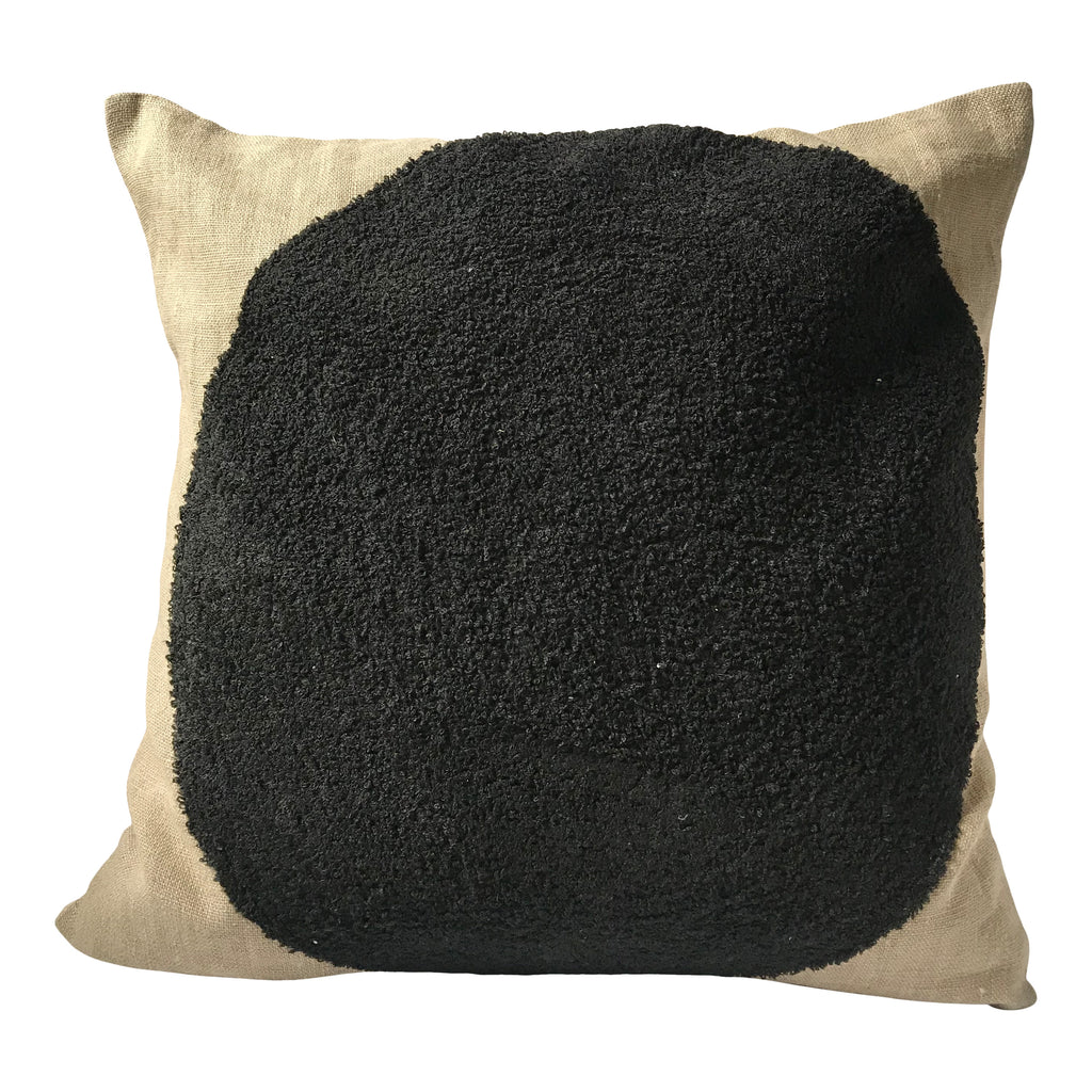 Black circle cushion