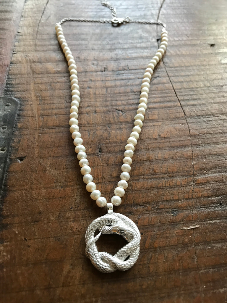 Pearl Necklace W/Snake - Silver