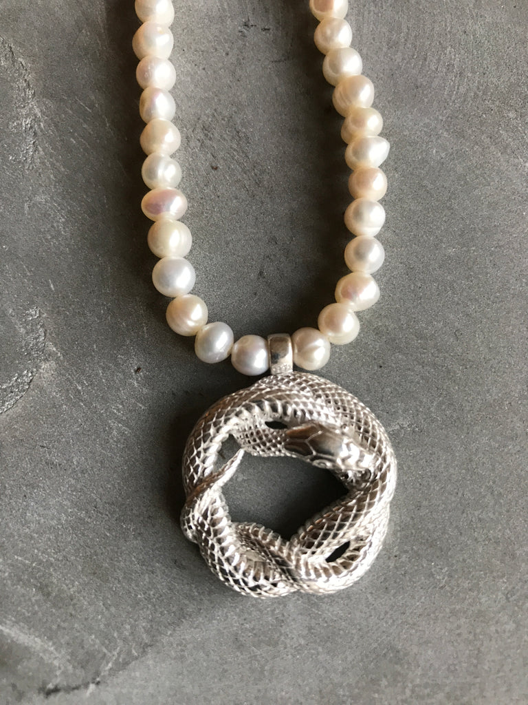 Pearl Necklace W/Snake - Silver