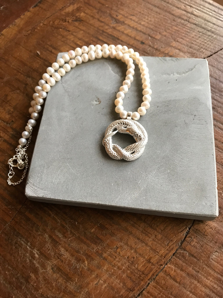 Pearl Necklace W/Snake - Silver