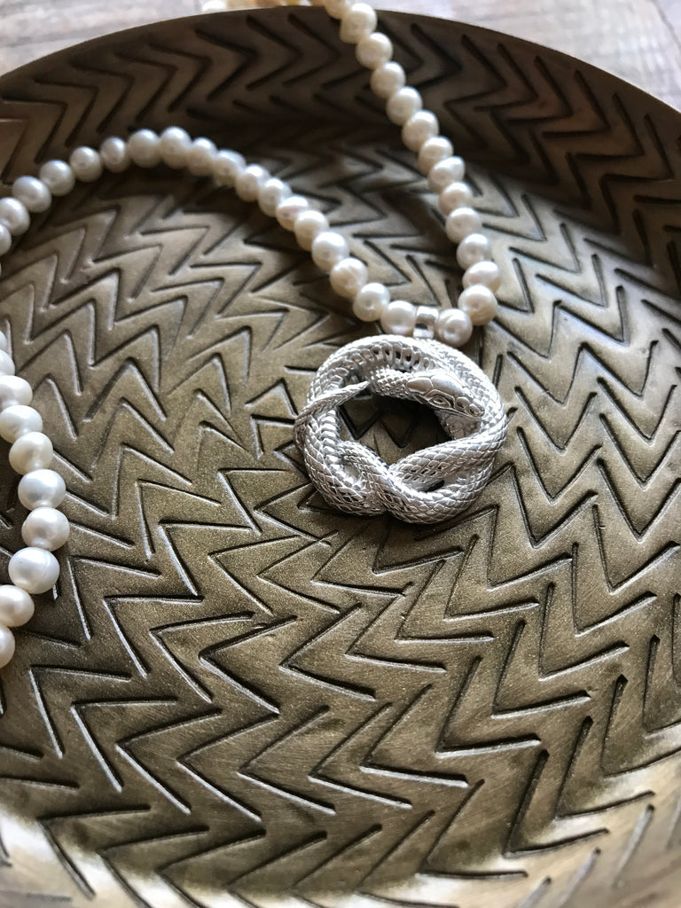 Pearl Necklace W/Snake - Silver