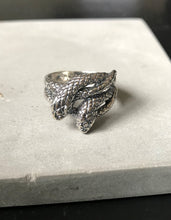 Double snake ring - Oxidised