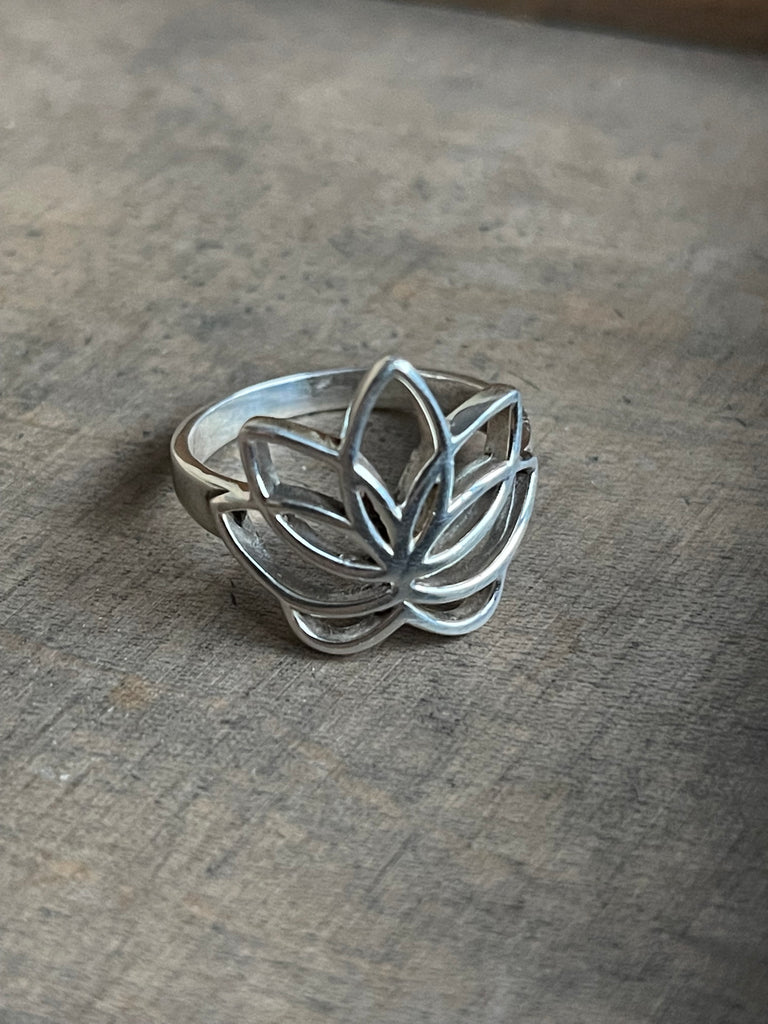 Lotus ring