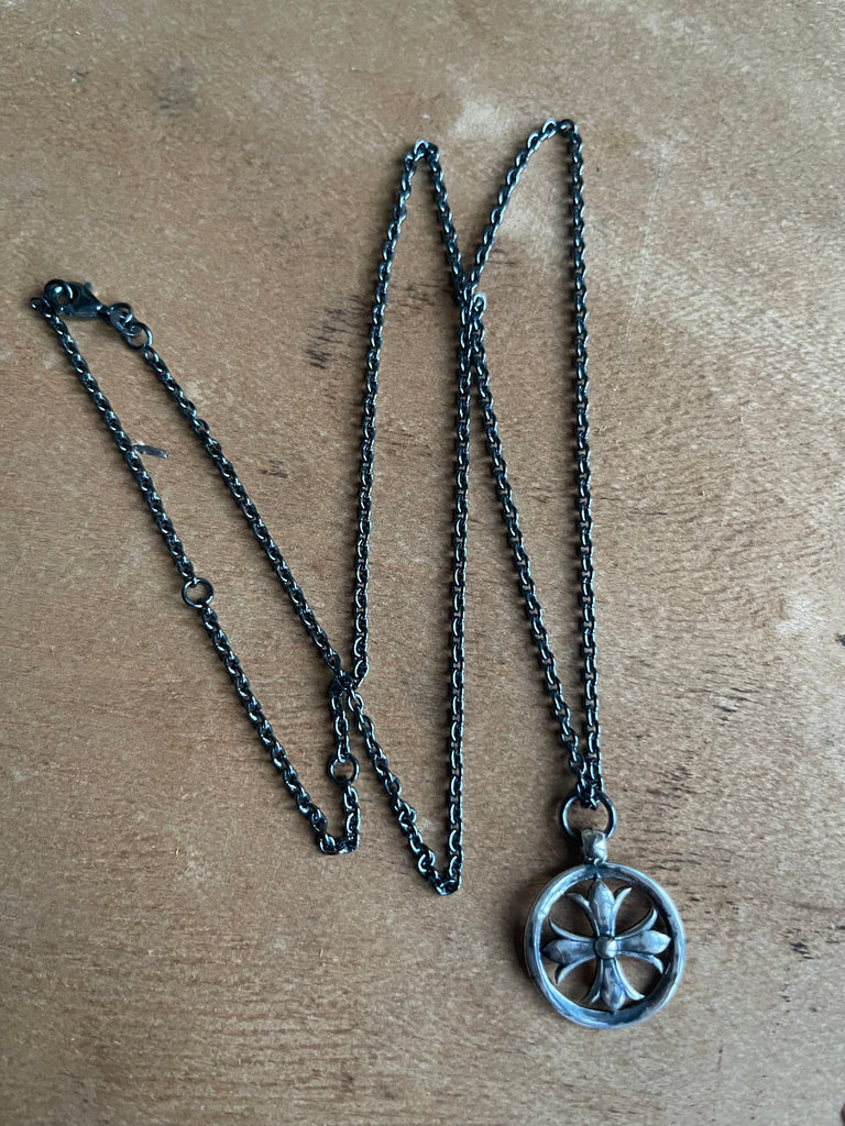 Lund cross necklace