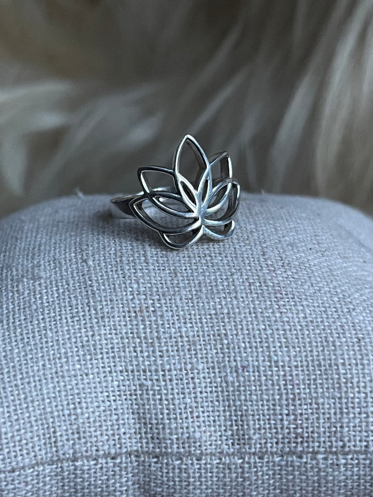 Lotus ring