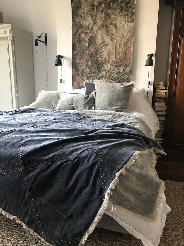 Stonewashed Velvet throw - Charcoal