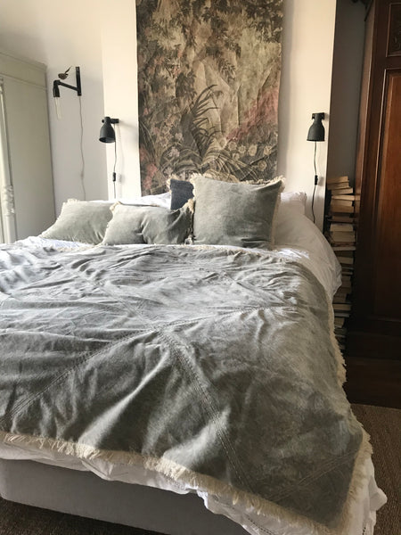 Stonewashed Velvet throw - Cloud
