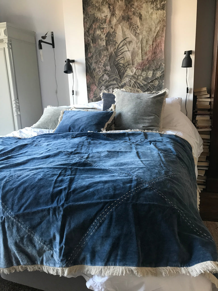 Stonewashed Velvet throw - blue