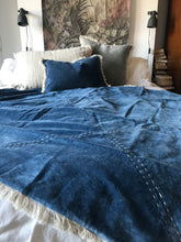 Stonewashed Velvet throw - blue