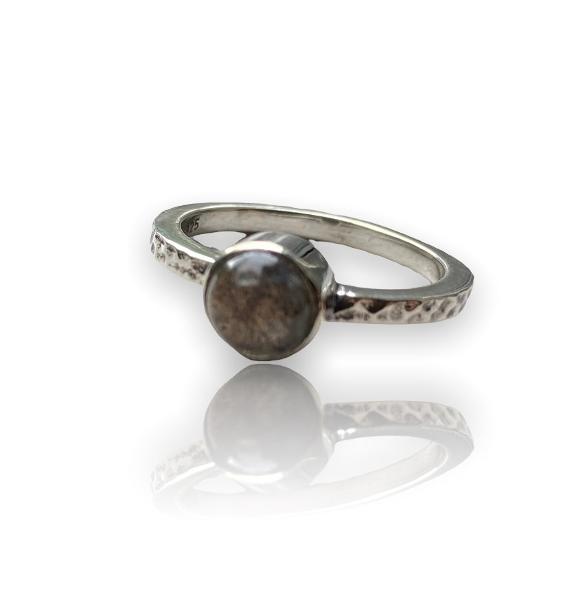 Hammered ring - labradorite stone