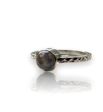 Hammered ring - labradorite stone