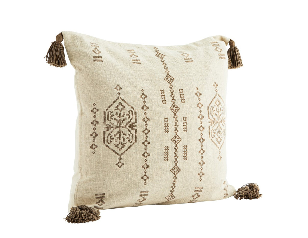 EMBROIDERED CUSHION W/ TASSELS ecru sand